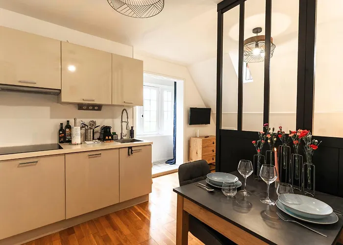 Le Nid De La Tour - Centre Apartment *