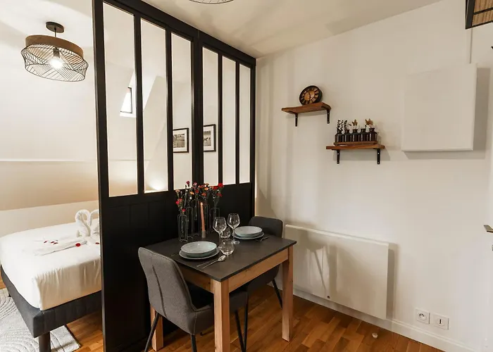 Le Nid De La Tour - Centre Apartment